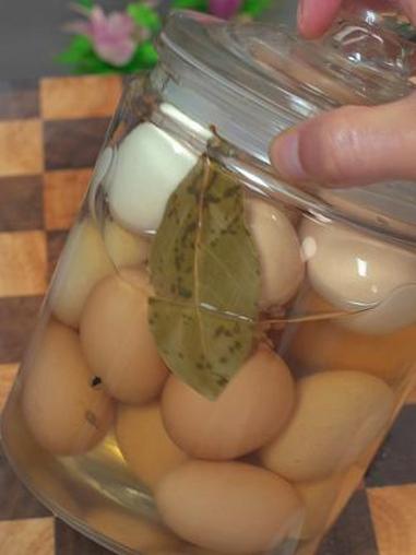 把鸡蛋放盐水中泡20天,煮出来个个冒油 腌鸡蛋 美食制作分享 好好吃饭大赛 美食教程 分享