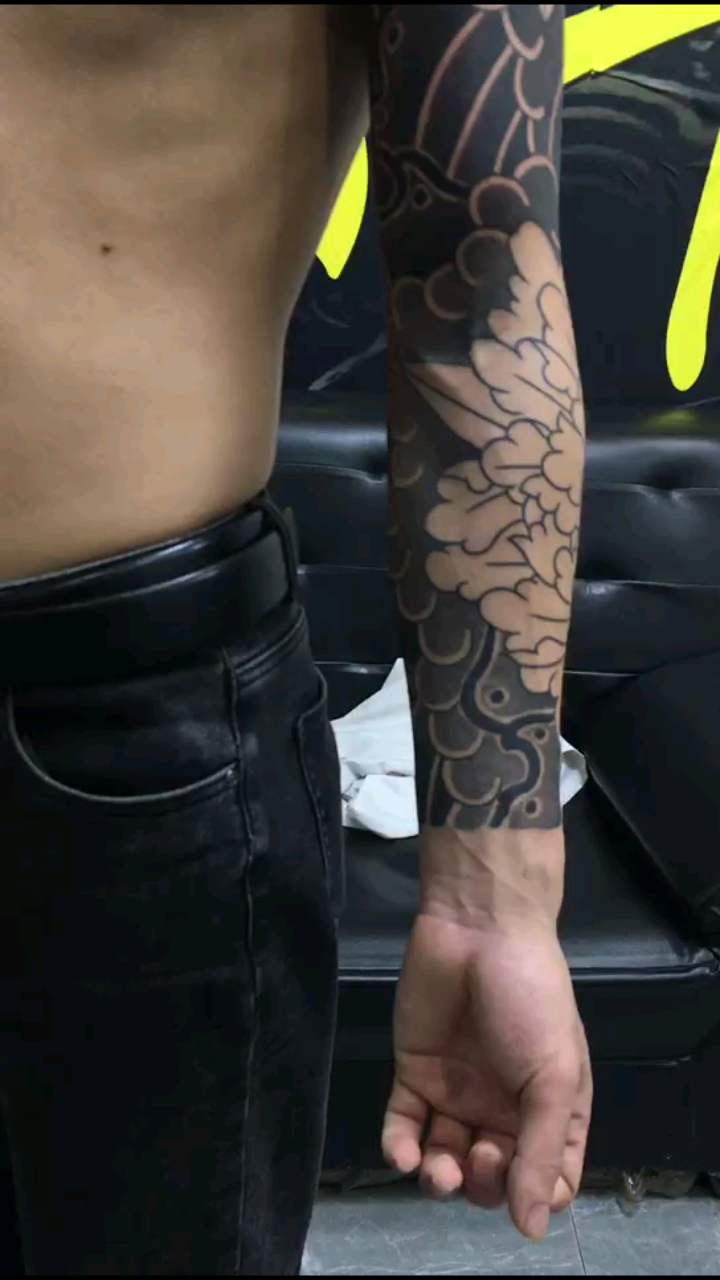 牡丹花花臂纹身,小臂恢复后效果