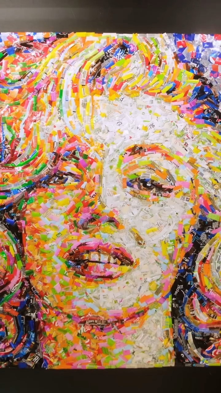 用废弃易拉罐制作的人物画