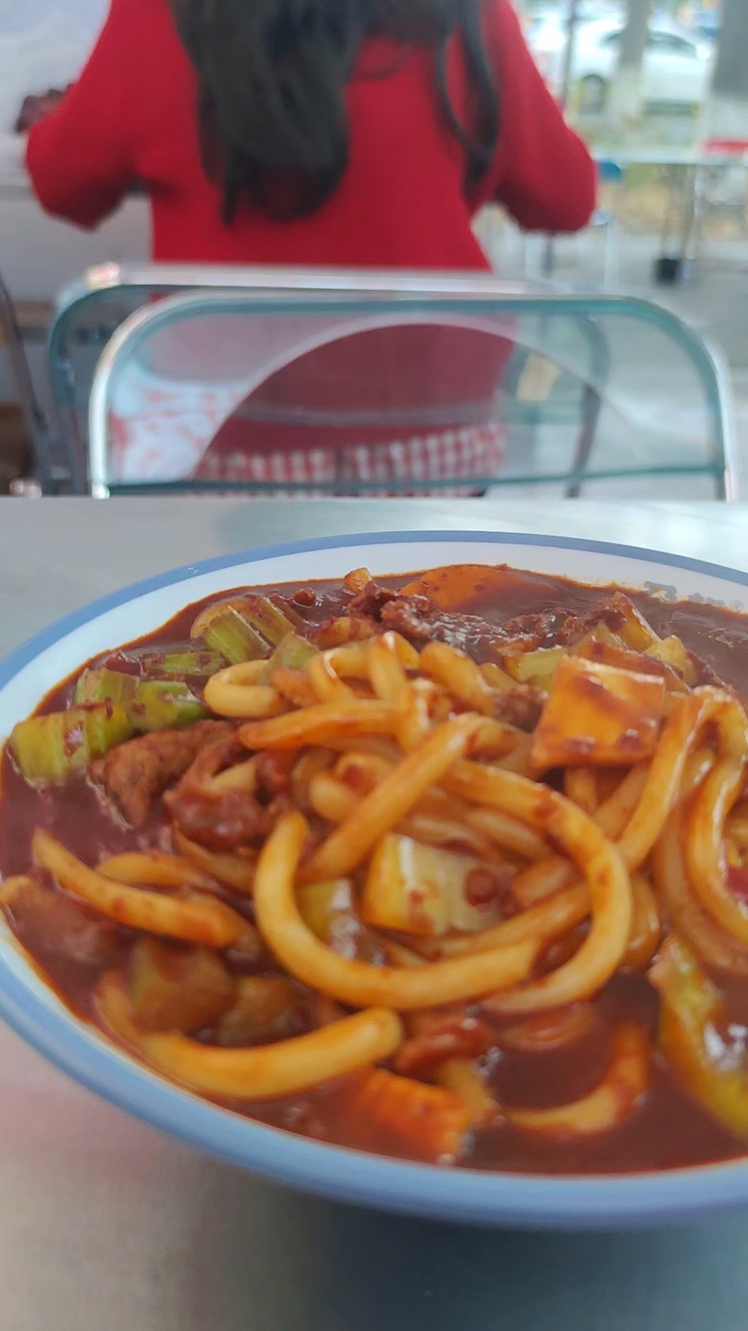 舌尖上的美味新疆鸡肉炒米粉