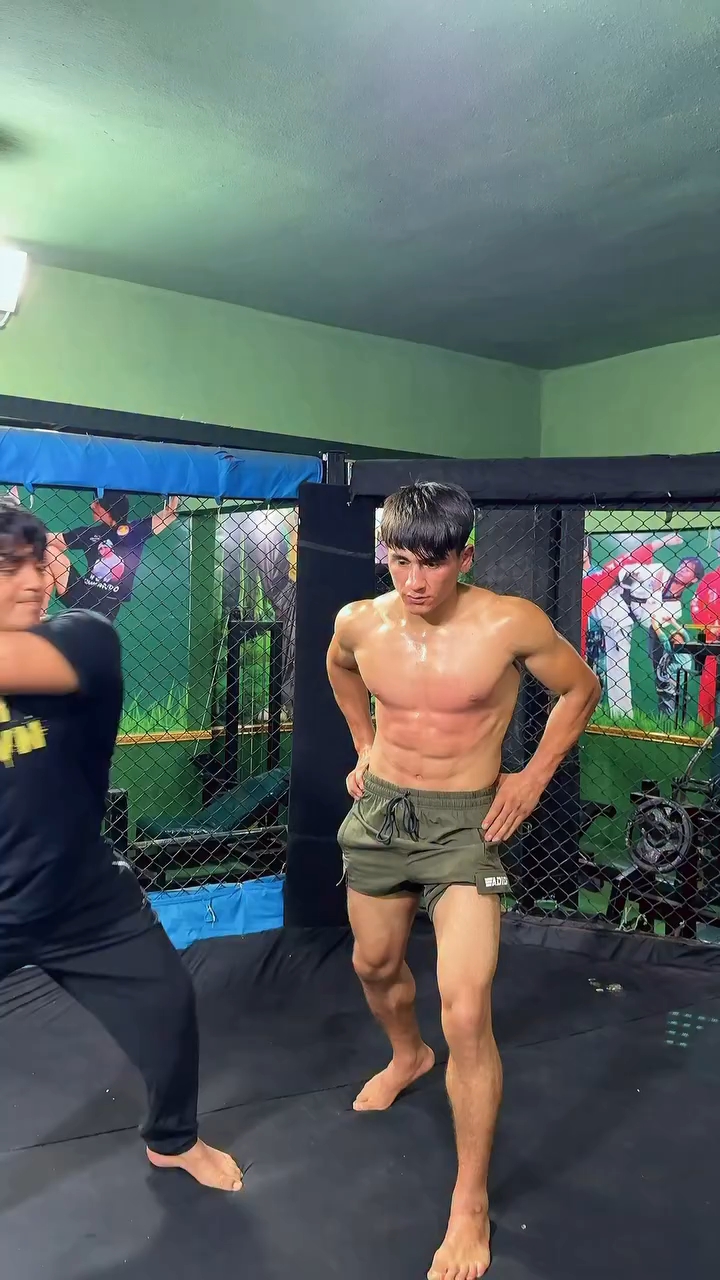 腹肌抗击打训练