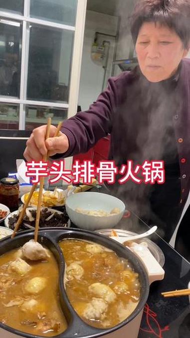 排骨火锅这样做是不是有点麻烦了?#排骨火锅 #冬天吃什么 @轲总好 #守山奶奶