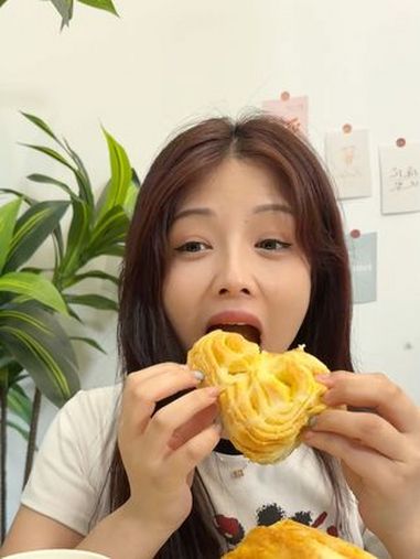 湿湿软软的吃起来也太香了,关键价格还便宜 左烘右焙面包 大人小孩都爱吃 面包 早餐吃什么 