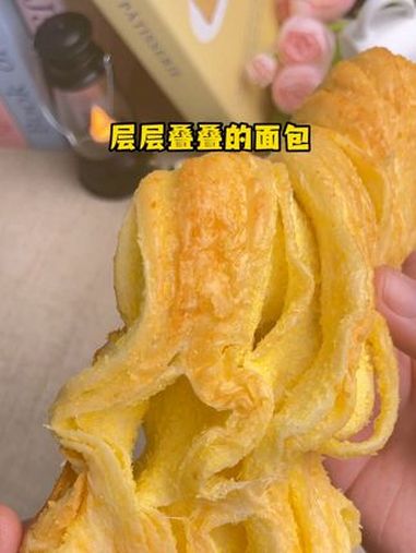 这个椰蓉面包真的好吃,满满的椰蓉,软糯清香,当早餐和下午茶都很不错!大人小孩都喜欢 椰蓉面