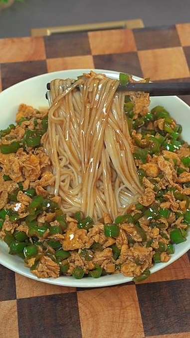 青椒打卤面 在家做美食 今天吃什么 美食制作分享 懒人美食 剩米饭做法
