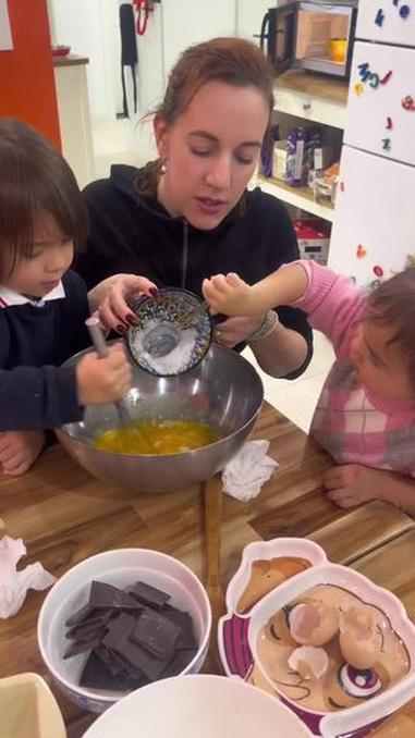 Leo 跟 Eva 的法式巧克力蛋糕 跟小孩做美食的时候学语言:法语,中文,英语 混血宝宝