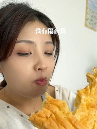 湿湿软软的吃起来也太香了,关键价格还便宜 左烘右焙面包 大人小孩都爱吃 面包 早餐吃什么 