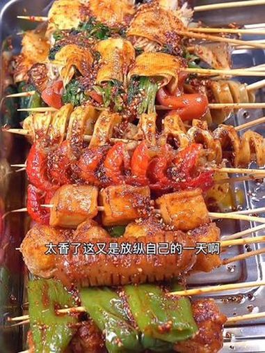 孩子喜欢吃炸串,自己在家给他做,干净卫生还好吃,想吃什么就炸什么,青菜、丸子、火腿肠、金针