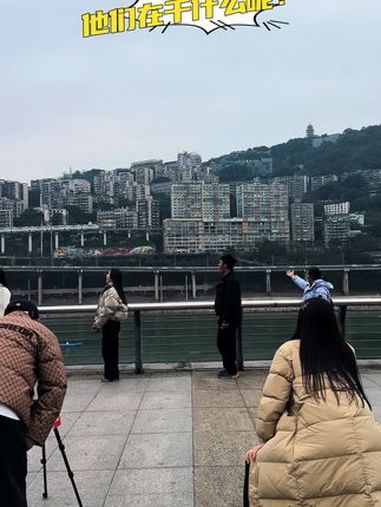 重庆新发明了一道硬菜～吃“轻轨” 重庆旅游攻略 吃轻轨 李子坝穿楼轻轨 重庆特色美食 重庆
