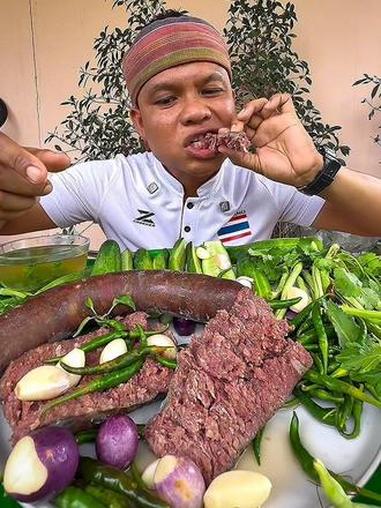 葱姜蒜小辣椒碳烤酸肉肠 美食 抖音美食 户外美食 泰国美食 内容启发搜索