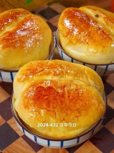 家里有小碗就能做面包,不用烤箱和厨师机,出锅松软又拉丝 美食教程 小碗面包