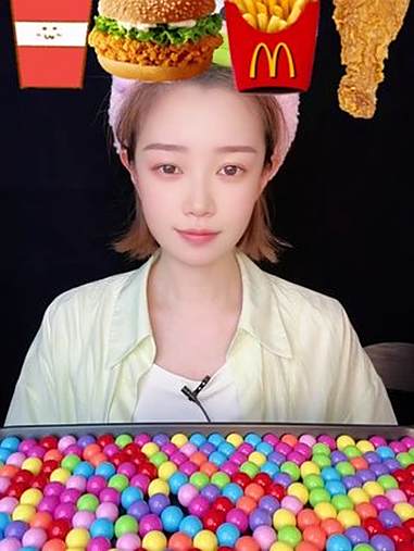 吃汉堡套餐 儿童零食 汉堡 薯条 可乐 鸡腿