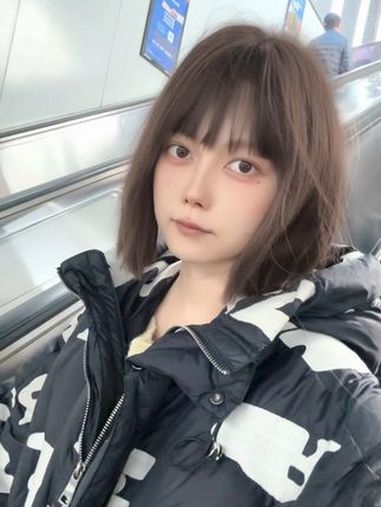 一点血色没有 凭实力cos 小黄人