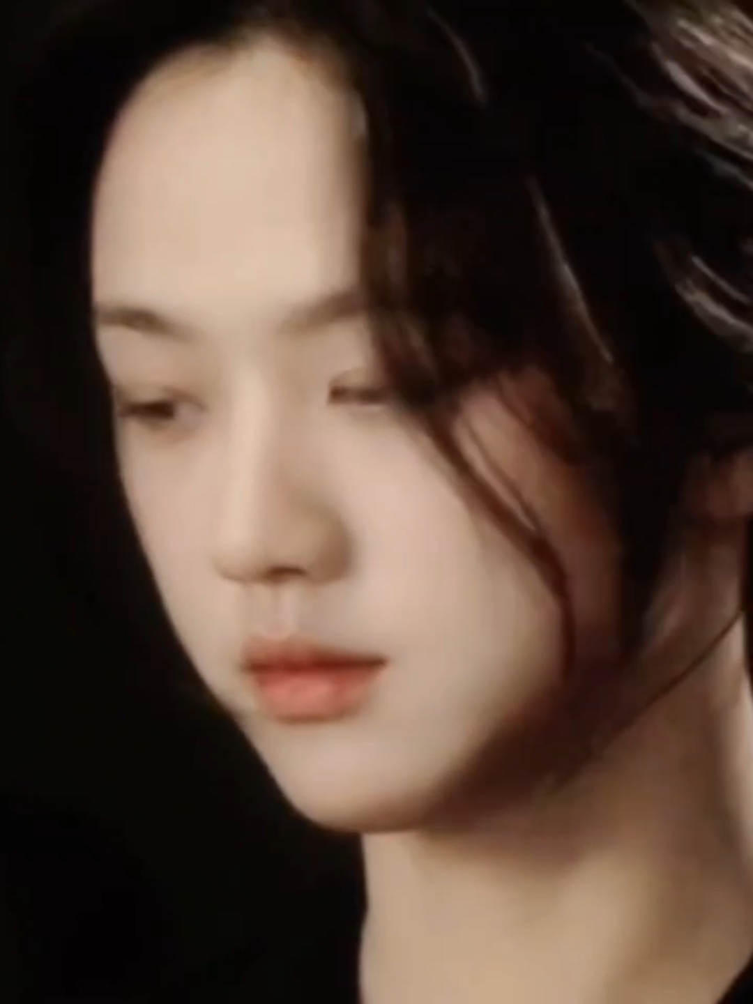 汤唯年轻时很漂亮,而且她的眼神很有故事感,很适合拍摄电影