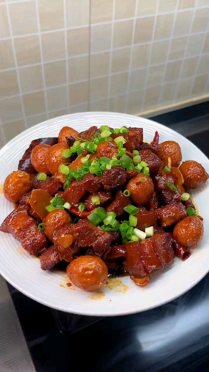 红烧肉焖蛋