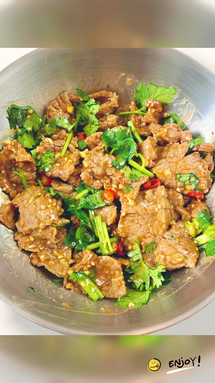 分享巨好吃的凉拌香菜牛肉!巨好吃!牛肉嫩滑入味!