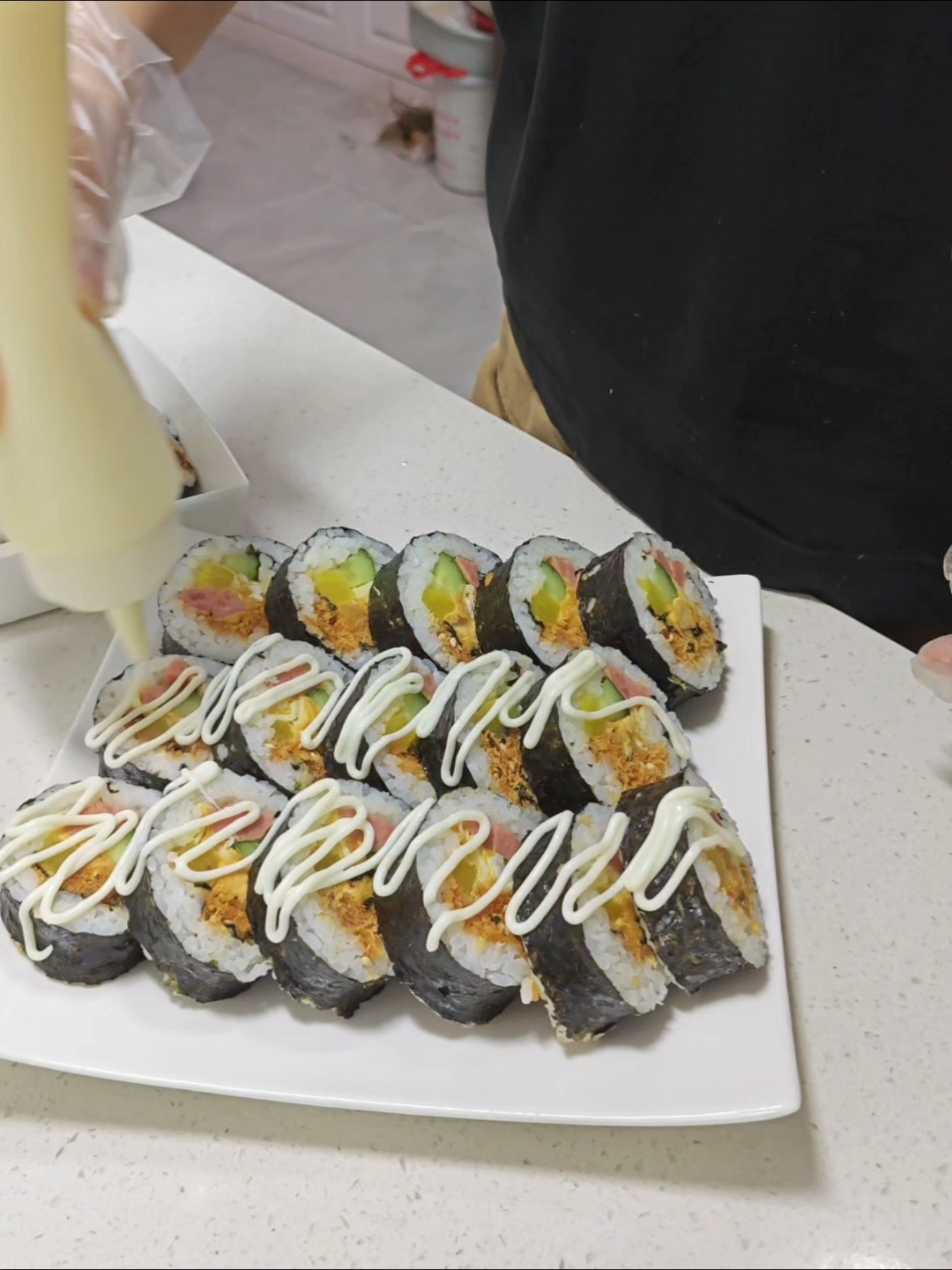 咸蛋黄肉松寿司卷，简单美味紫菜包饭