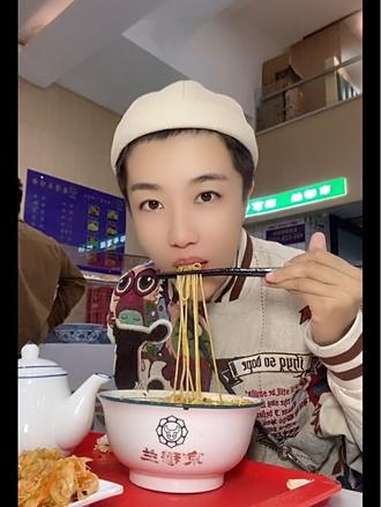 在碳水之都怎能少一碗正宗的兰州牛肉面呢?个位数的兰州牛肉面 原来就在大明宫西的盛龙广场 西