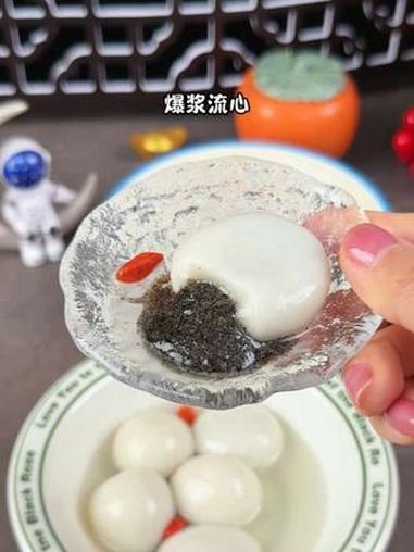 经典的龙凤汤圆!软糯香甜,皮薄馅多,天气冷了,就要吃点这热乎乎的汤圆!汤圆 龙凤汤圆 口感