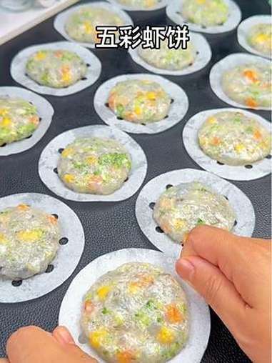 五彩虾饼 多做点冷冻起来,早餐几分钟搞定了@抖音创作小助手 @抖音美食 @抖音 @抖音小助