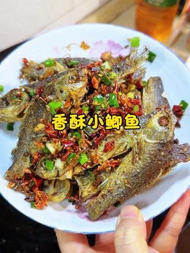 追剧小零食 野生小鲫鱼就做成香酥小鲫鱼吧,连骨头都是香脆的#妈呀太香了 #普通的食材做出美