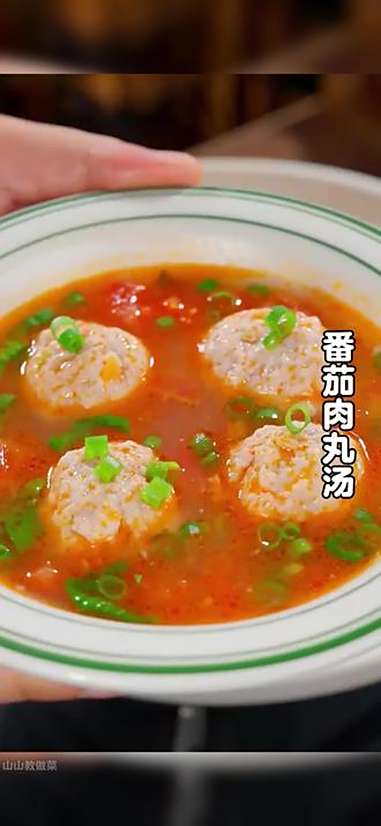 家里有小朋友的,一定要学会这个番茄肉丸汤的做法,好吃又营养。肉丸汤 番茄肉丸汤 美食教程 