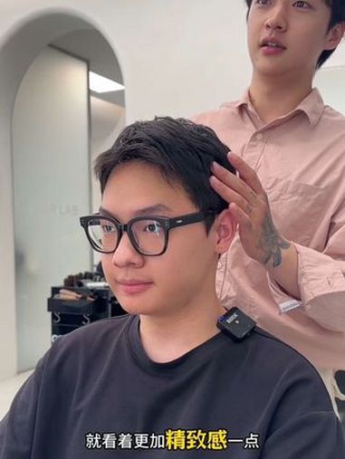 男生短发该怎么剪,今天给大家推荐这款不挑脸型的短发服帖侧背 男生烫发发型推荐 钢夹烫 前刺
