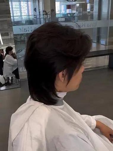 狼尾鲻鱼头 适合长发男生的狼尾鲻鱼头短发 免打理烫发自然吹干效果 方圆脸女生适合的发型 换