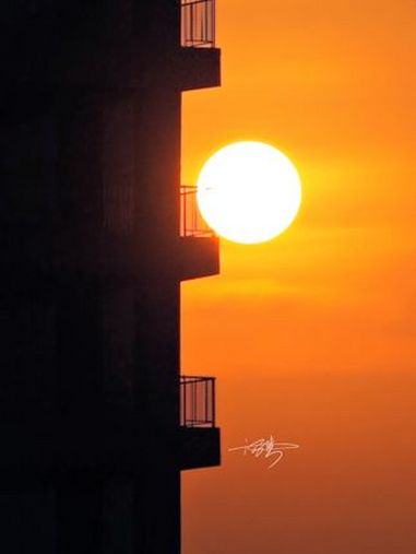 你俩别吵了,来西安感受一下就知道耶不耶了 西安 太阳 拍照 高温 天气