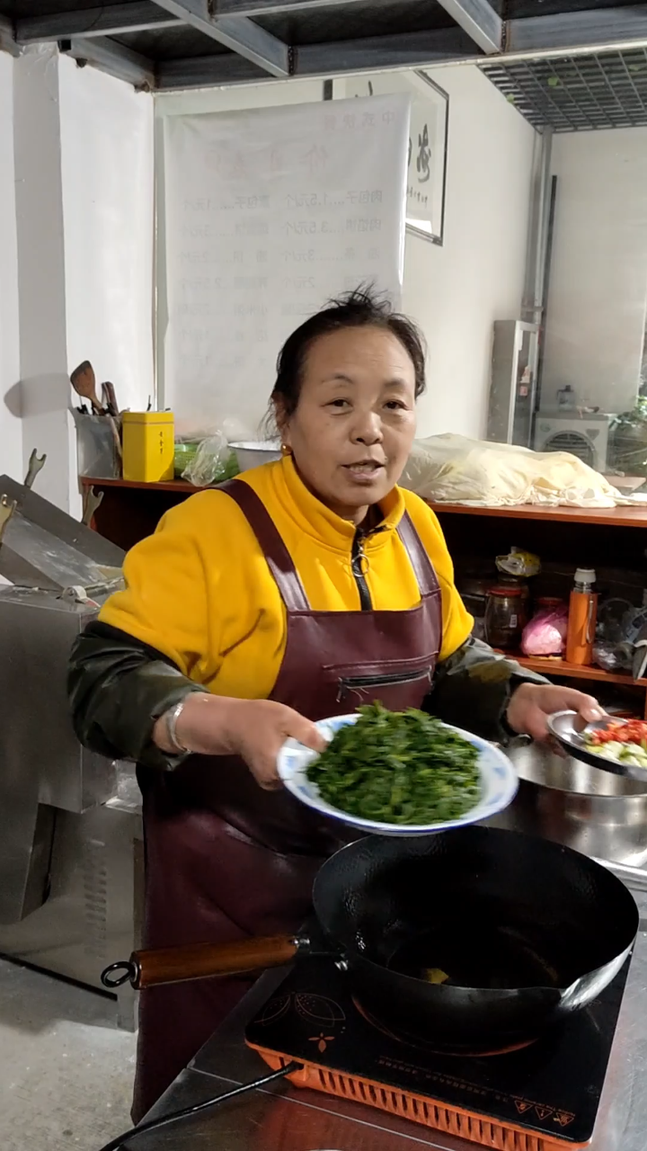 苜蓿炒肉:山野美味,家常新尝试