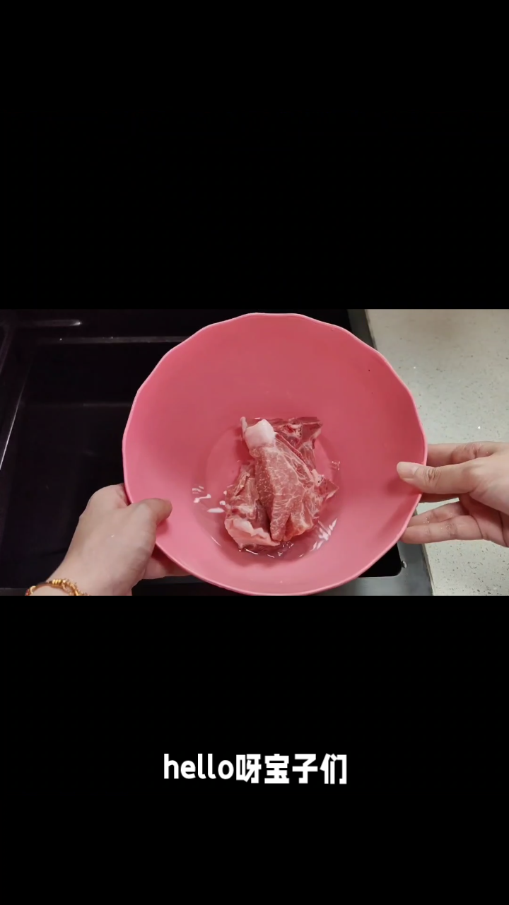 厨房秘笈:胡萝卜玉米骨头汤,营养满满