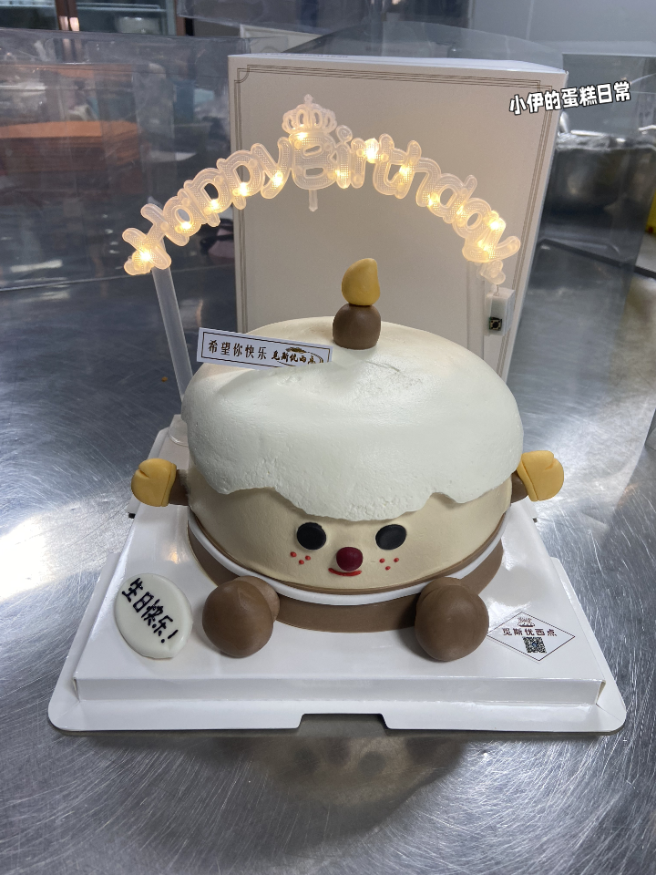 蜡烛小孩生日蛋糕