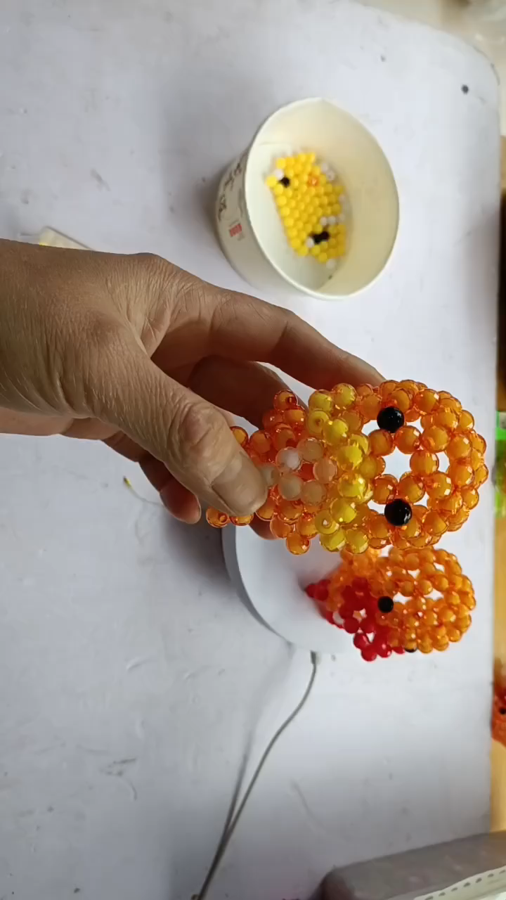 手工达人教你制作小黄鸭,萌趣十足