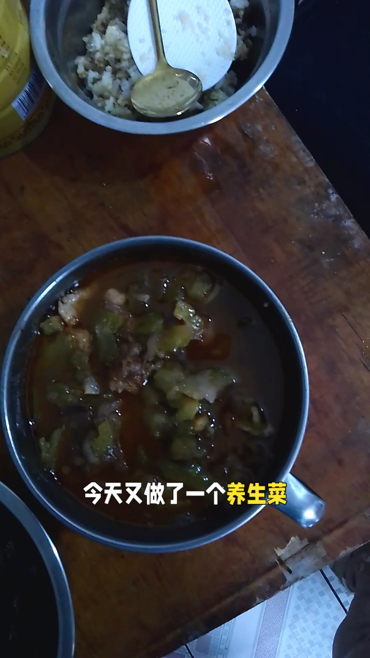 尝鲜养生新菜:苦凉瓜洋葱炒瘦肉,口感嫩滑