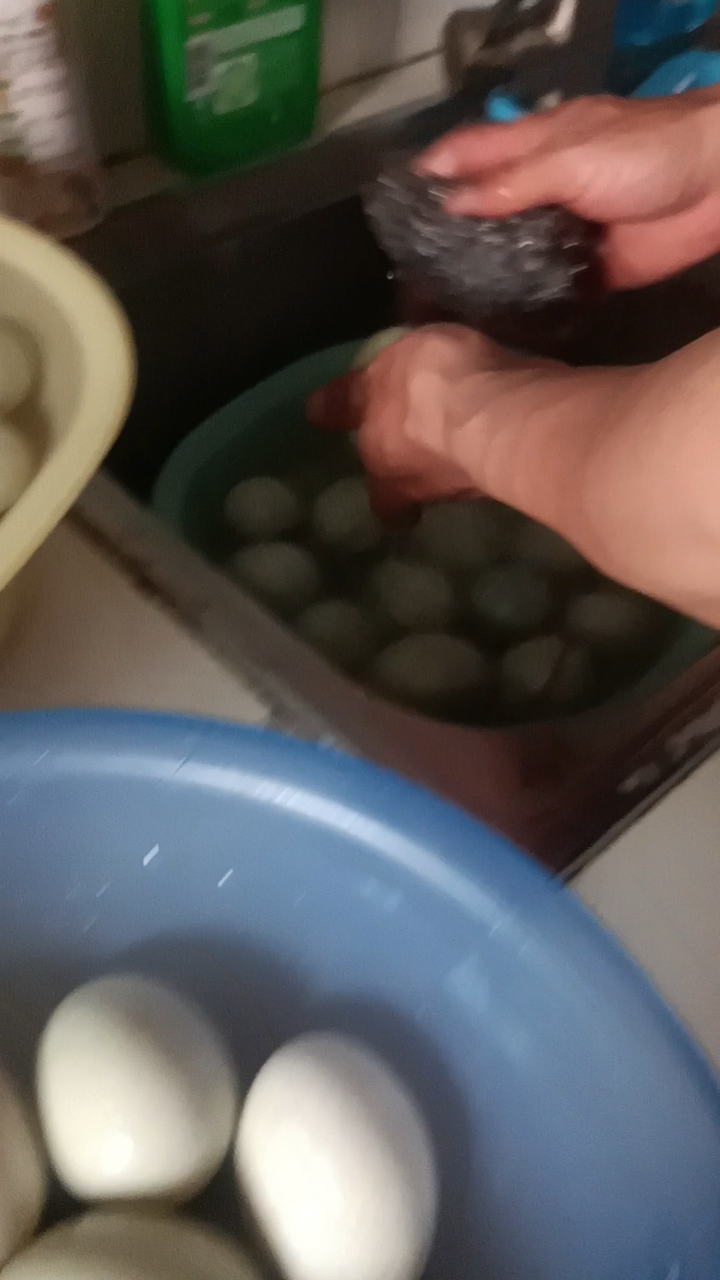 老赵洗鸭蛋大揭秘:纯鸭蛋开箱,臭味何来