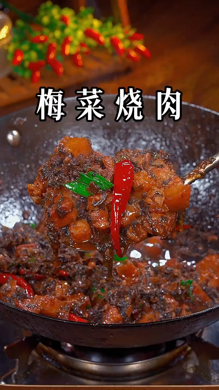 五花肉煸炒秘诀:不焯水,六面焦黄更美味