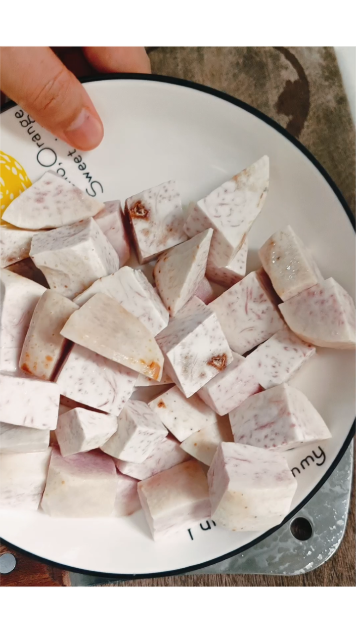 香芋炖排骨这样做,好吃又入味~