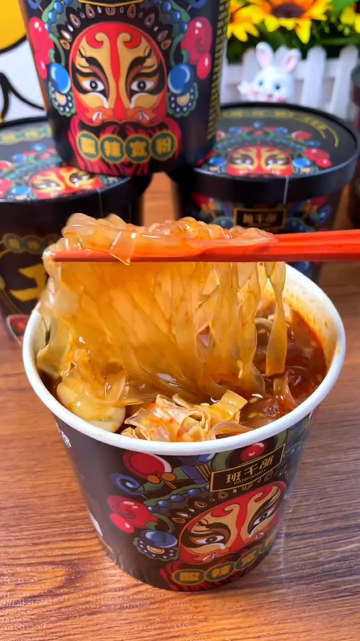 酸辣粉5分钟美味,国潮包装抢眼