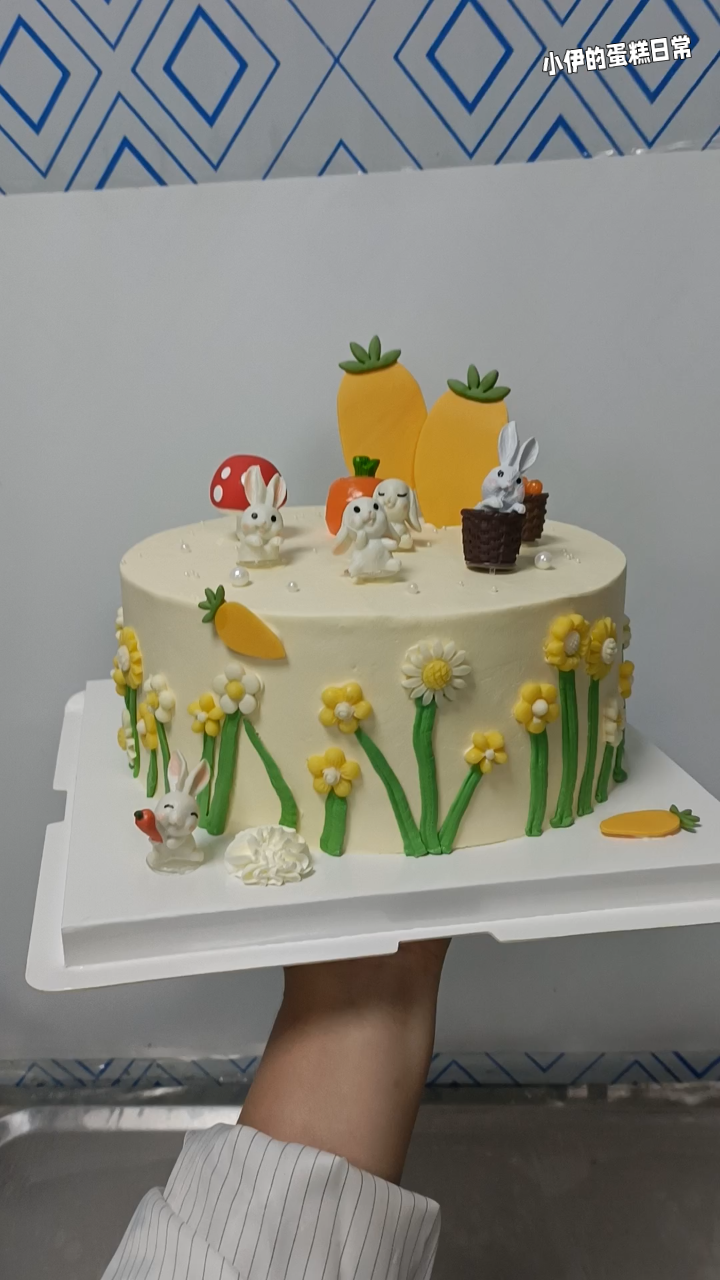 小兔子翻糖蛋糕,双层芒果千层生日蛋糕