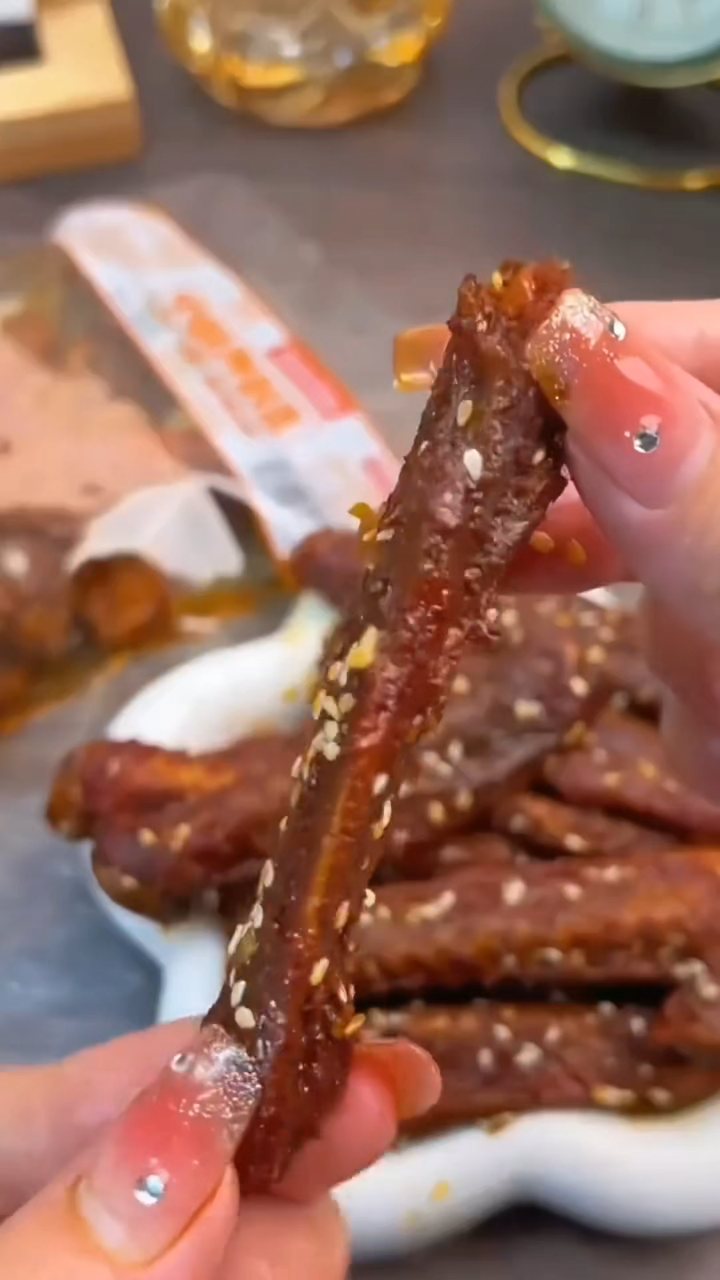香辣鸭翅,辣得过瘾嚼劲足