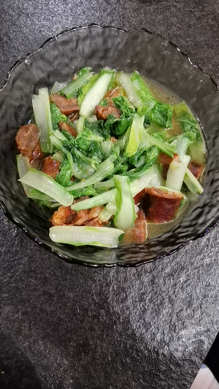 创新菜:小白菜炒香肠