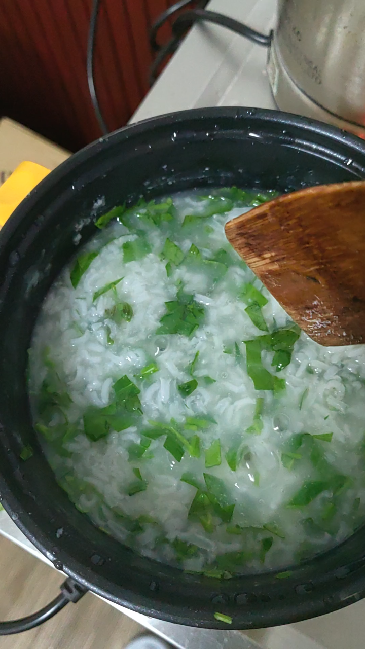 用自己种的菜煮粥好美味