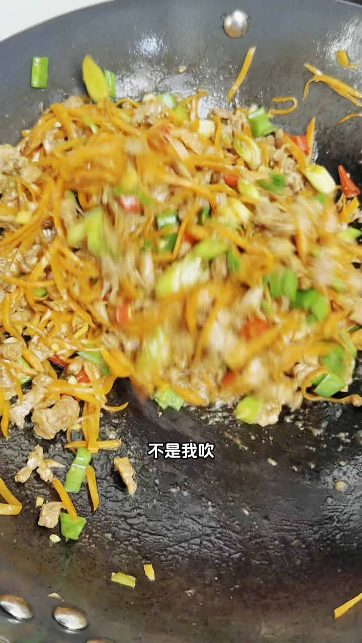 今天分享红萝卜炒牛肉