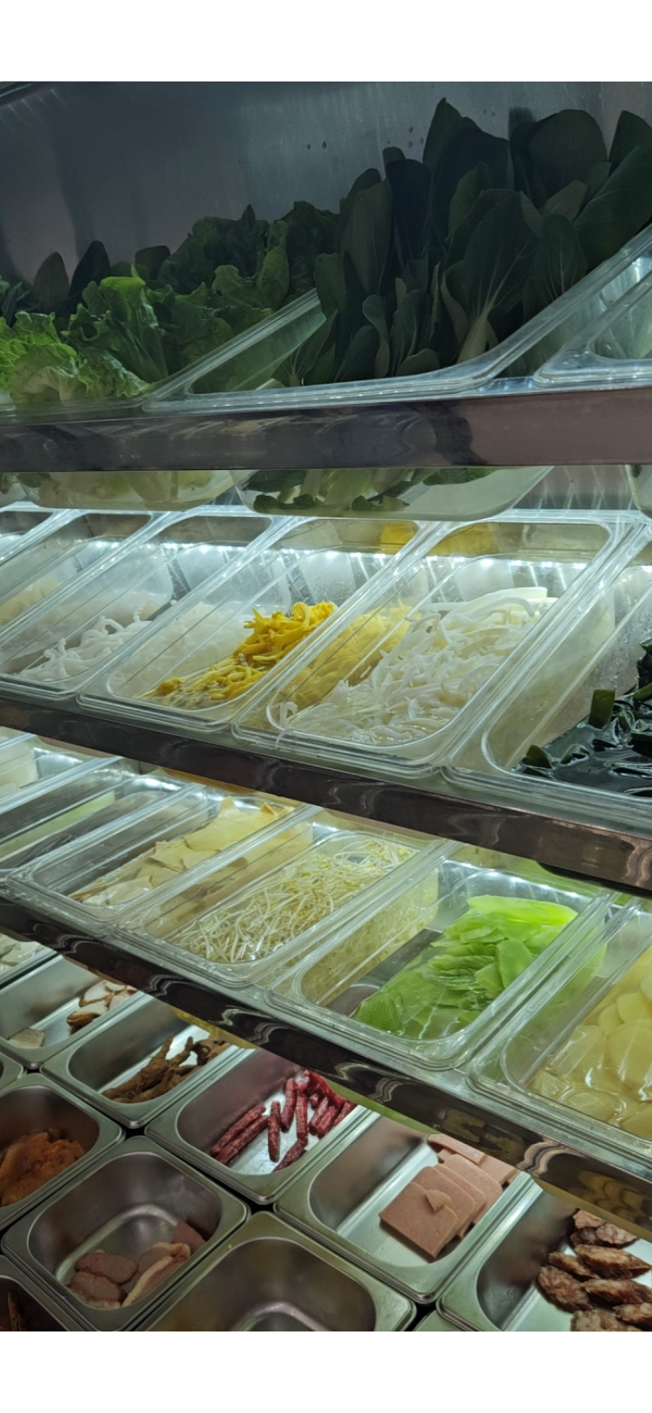 百种菜品冒菜店,口味多样