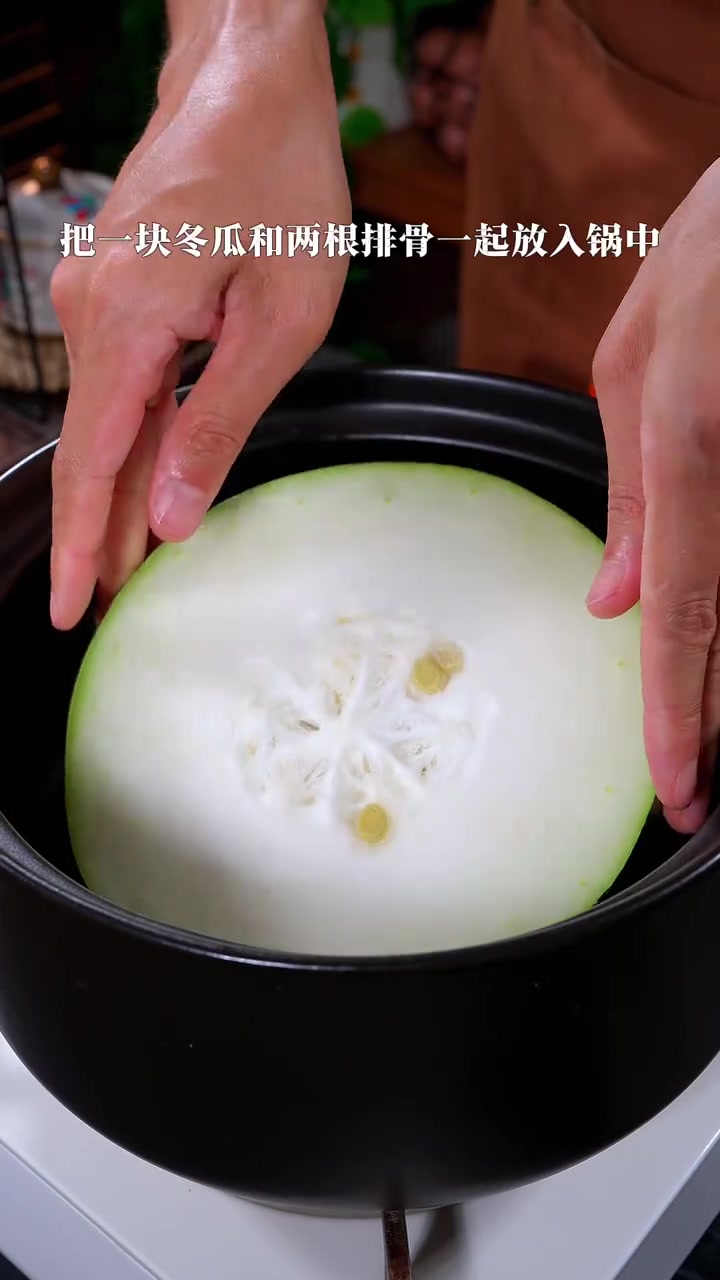这个季节可以多给家人安排这道海带头冬瓜排骨汤,清甜鲜美不油腻