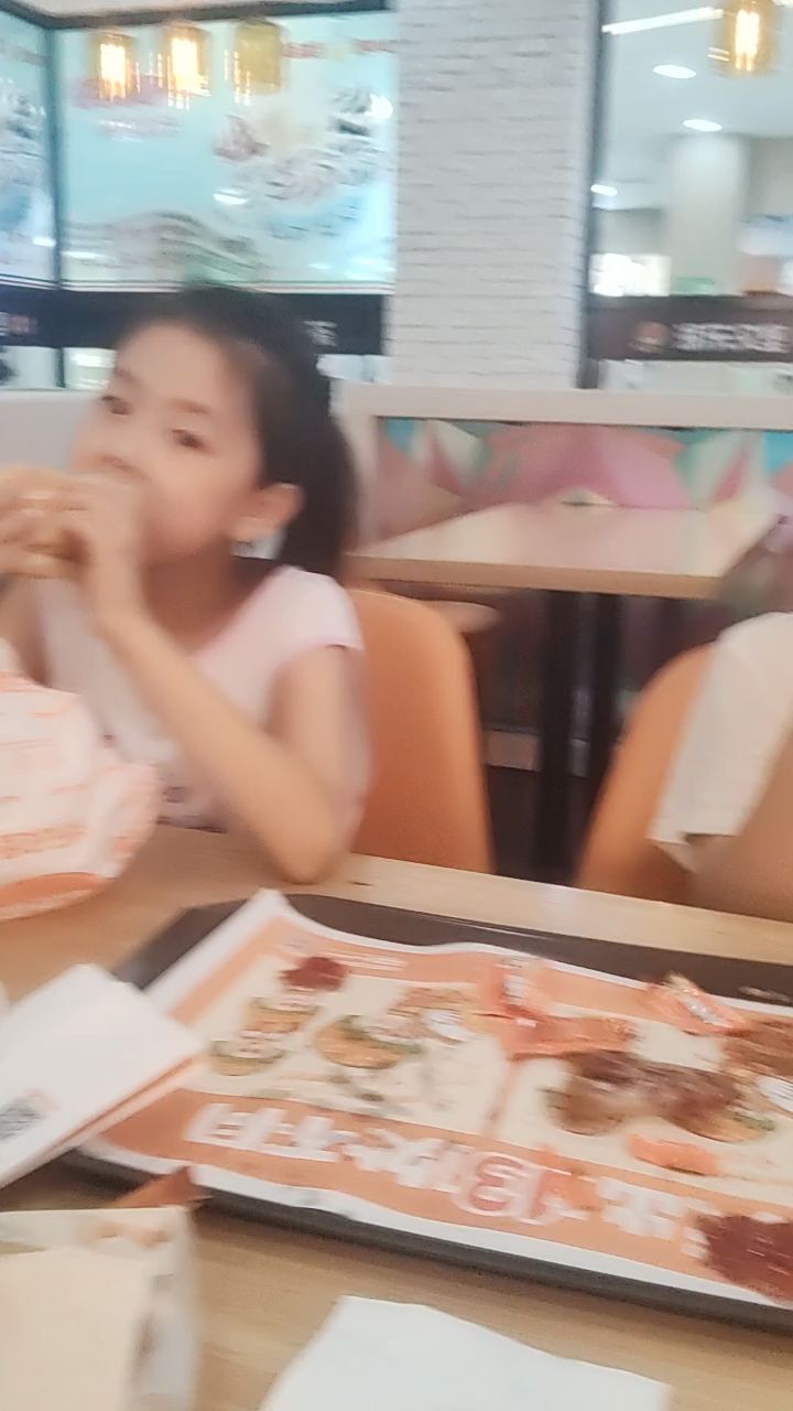 看看开心的，我们的造饭孩子