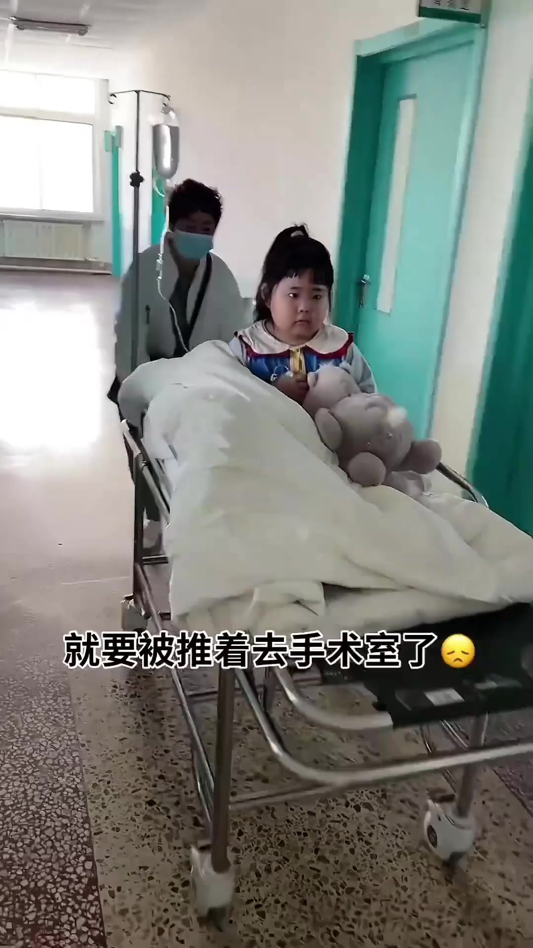 佳琦第一次进手术室竟然一声没哭