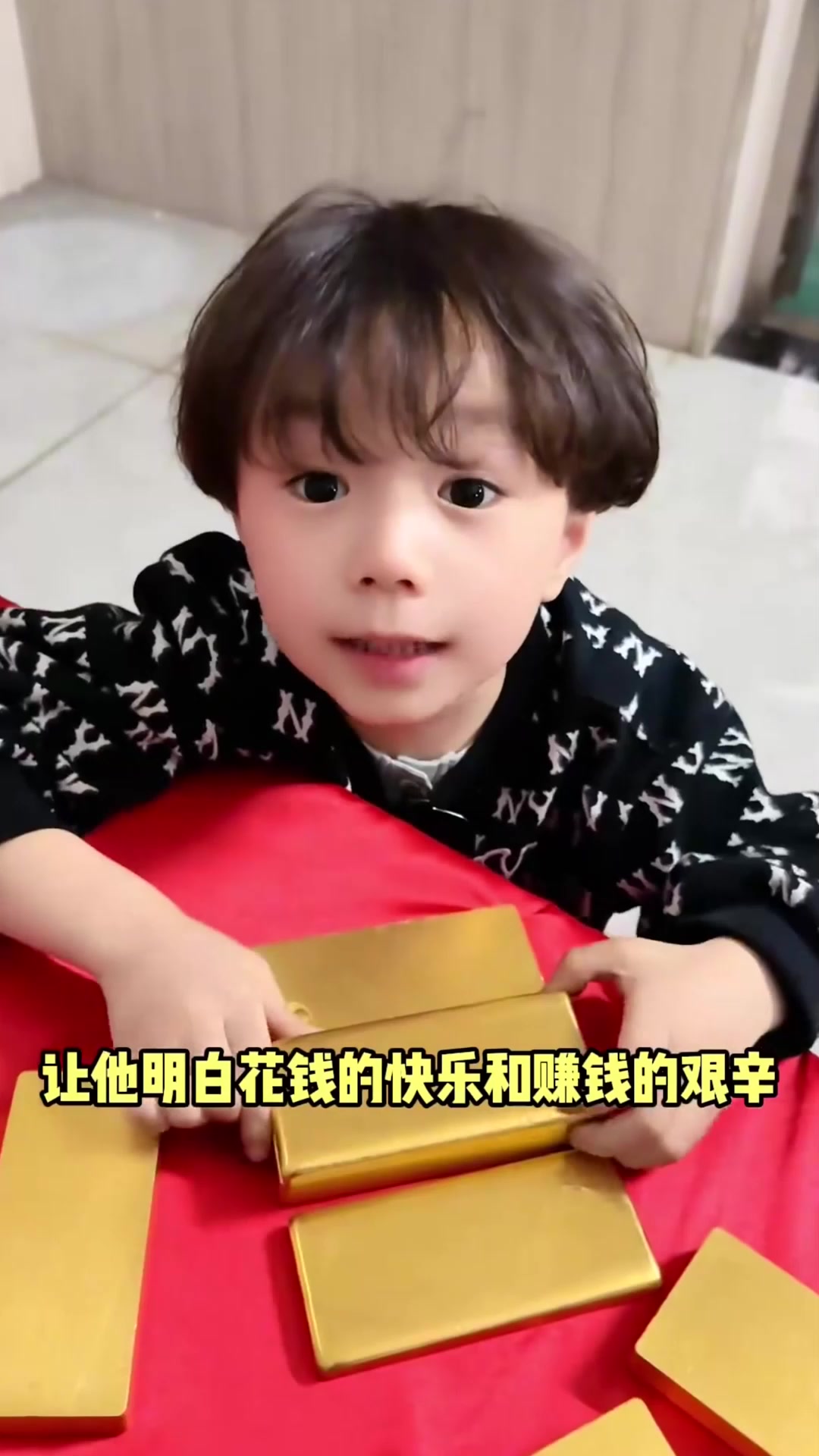 为什么晨晨会有一个属于自己的黑金支付宝!