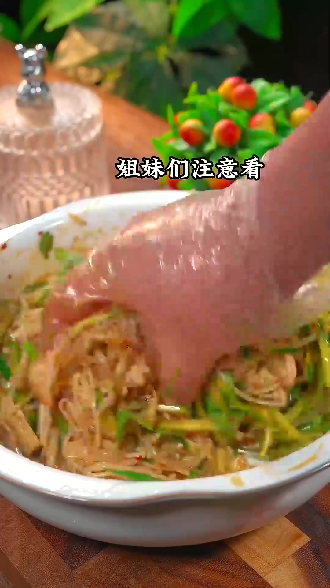 黄瓜拌绿豆芽、酸辣爽口嘎嘎好吃 黄瓜拌绿豆芽、酸辣爽口嘎嘎好