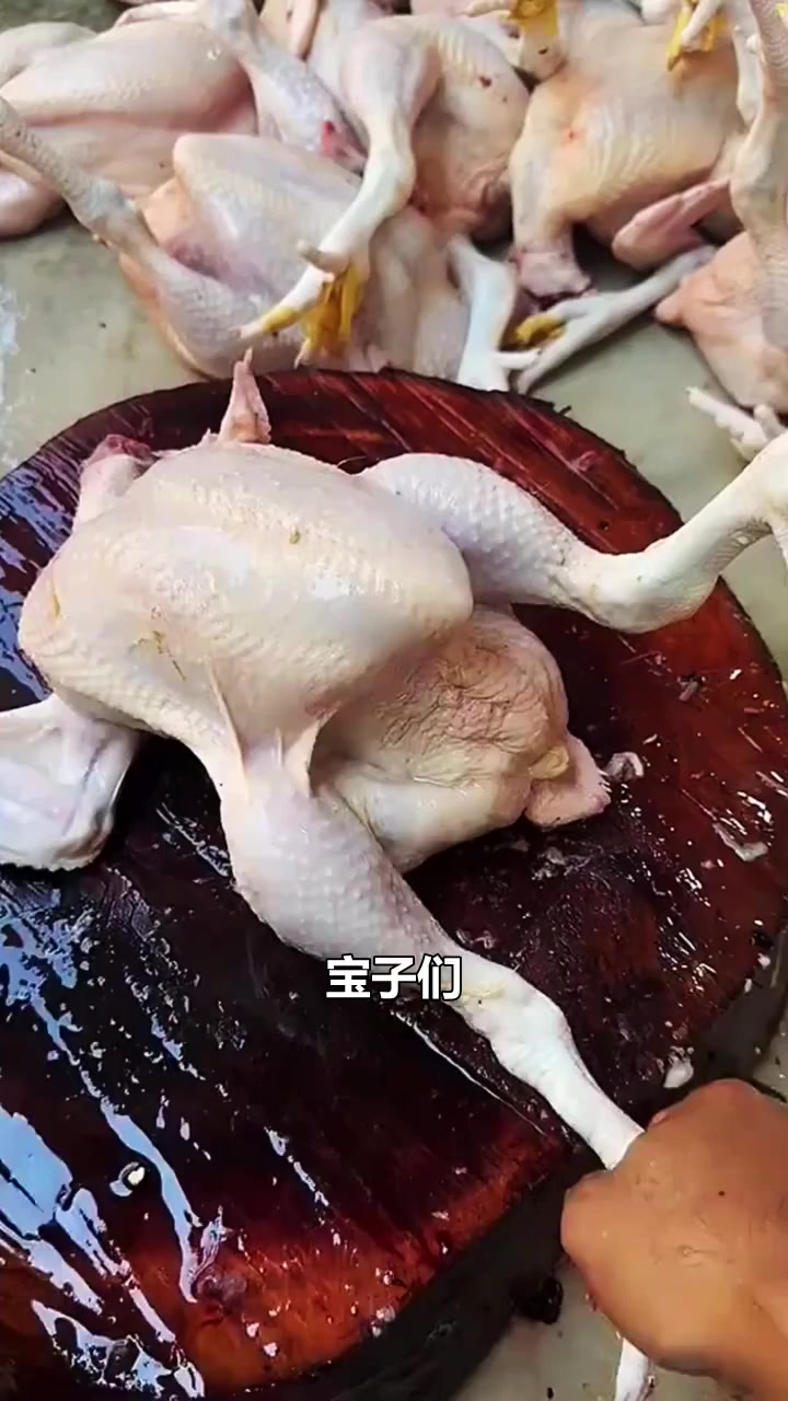 用菜刀分割小鸡太专业了